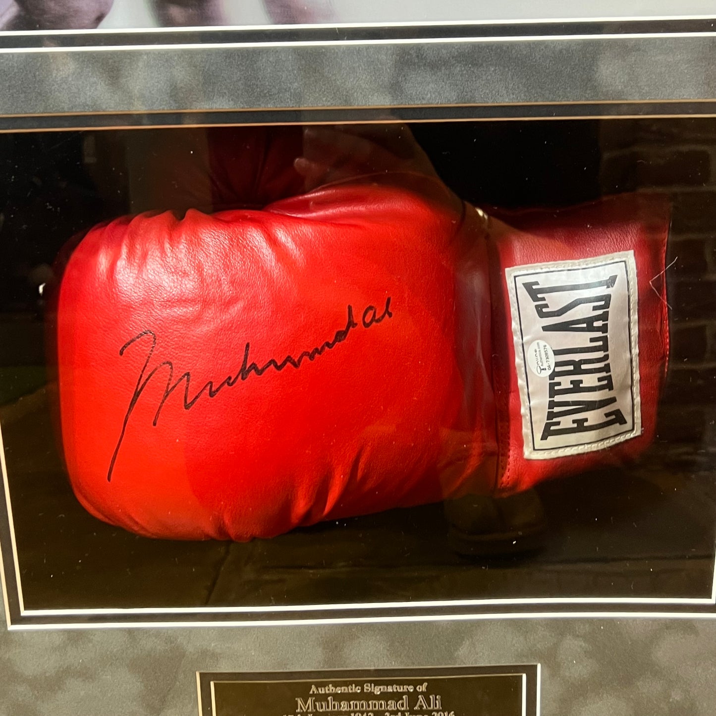 Muhammad Ali Signed Glove BIGGEST SIGNATURE with Holographic Picture